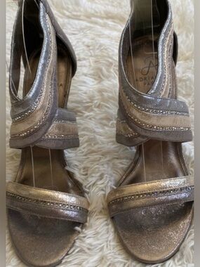 Adrianna Papell metallic straps heels open special occasion sandals Sz 8 1/2M